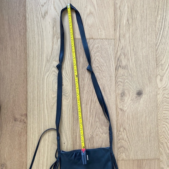 ECOTE Vegan crossbody fringe bag - Picture 5 of 9